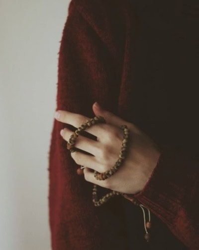 صور بنات عميقات غامضة.