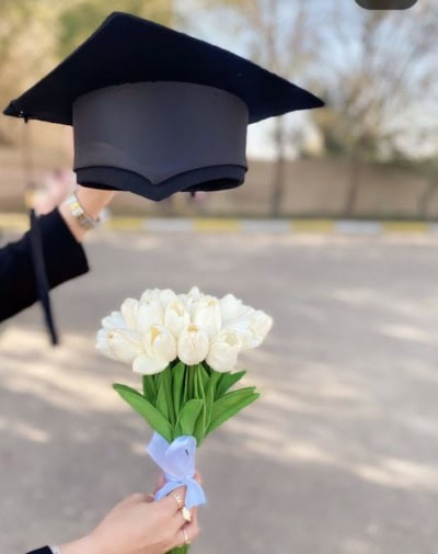 اجمل بنات بروب التخرج للاحتفال.