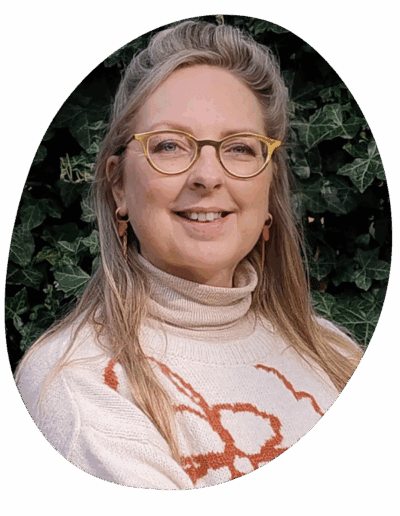 Portretfoto van psycholoog Heidi voor een klimophaag bij intra-extra