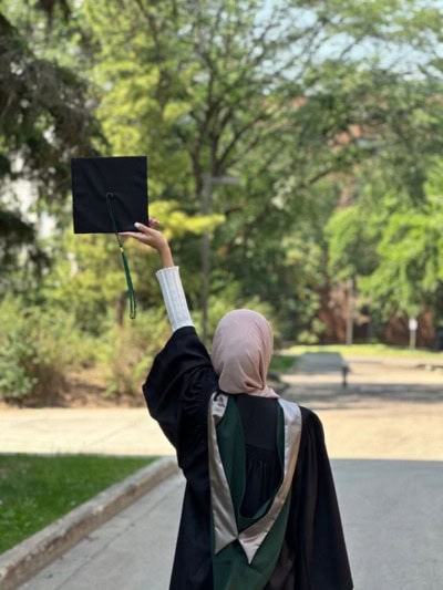 اجمل بنات بروب التخرج للاحتفال.