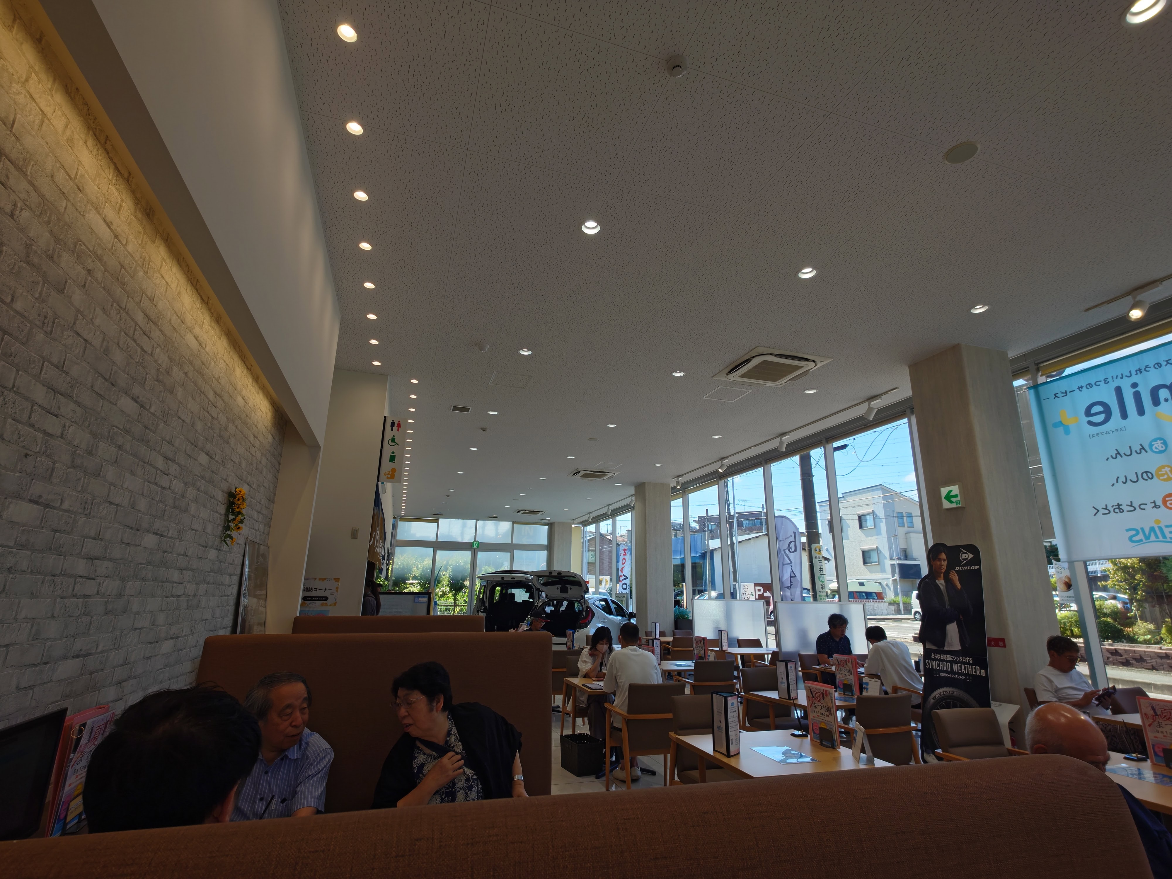 1.出発前に立ち寄った店の待合