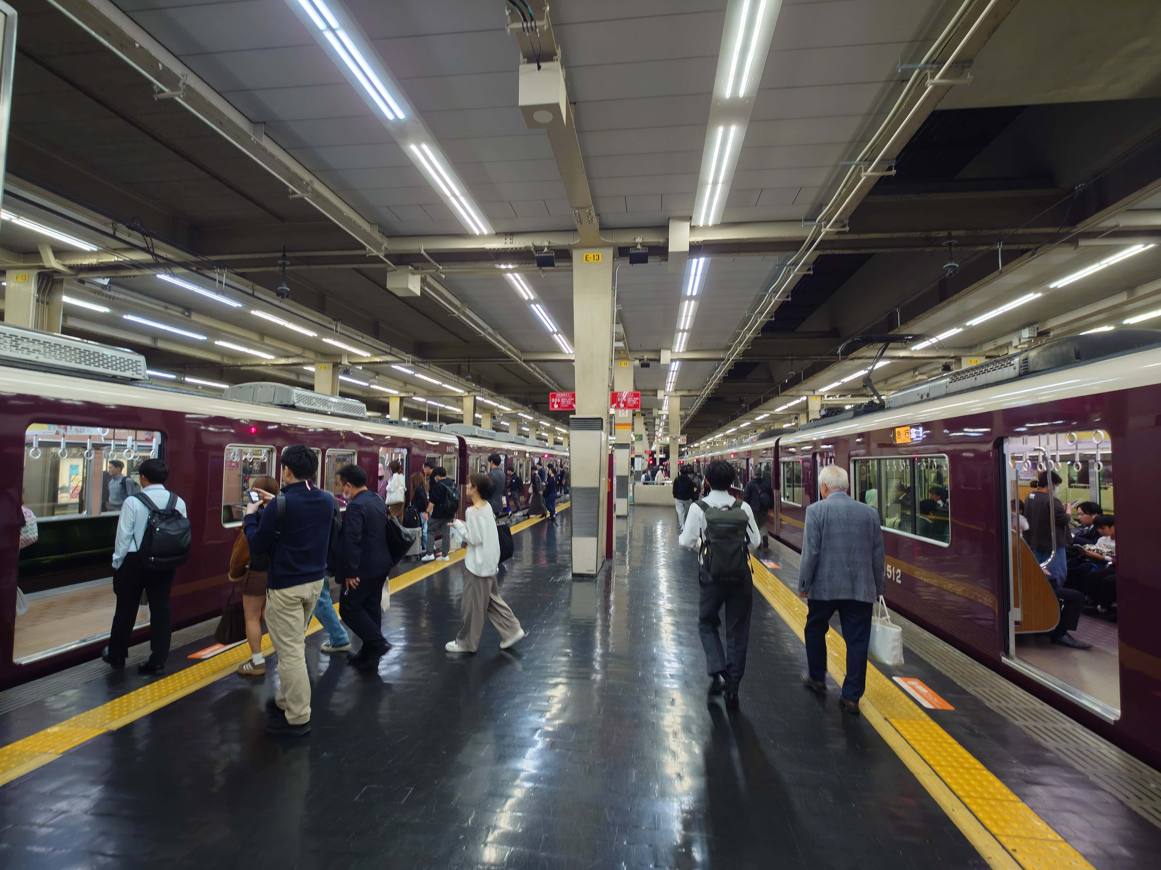 167.阪急梅田のホーム