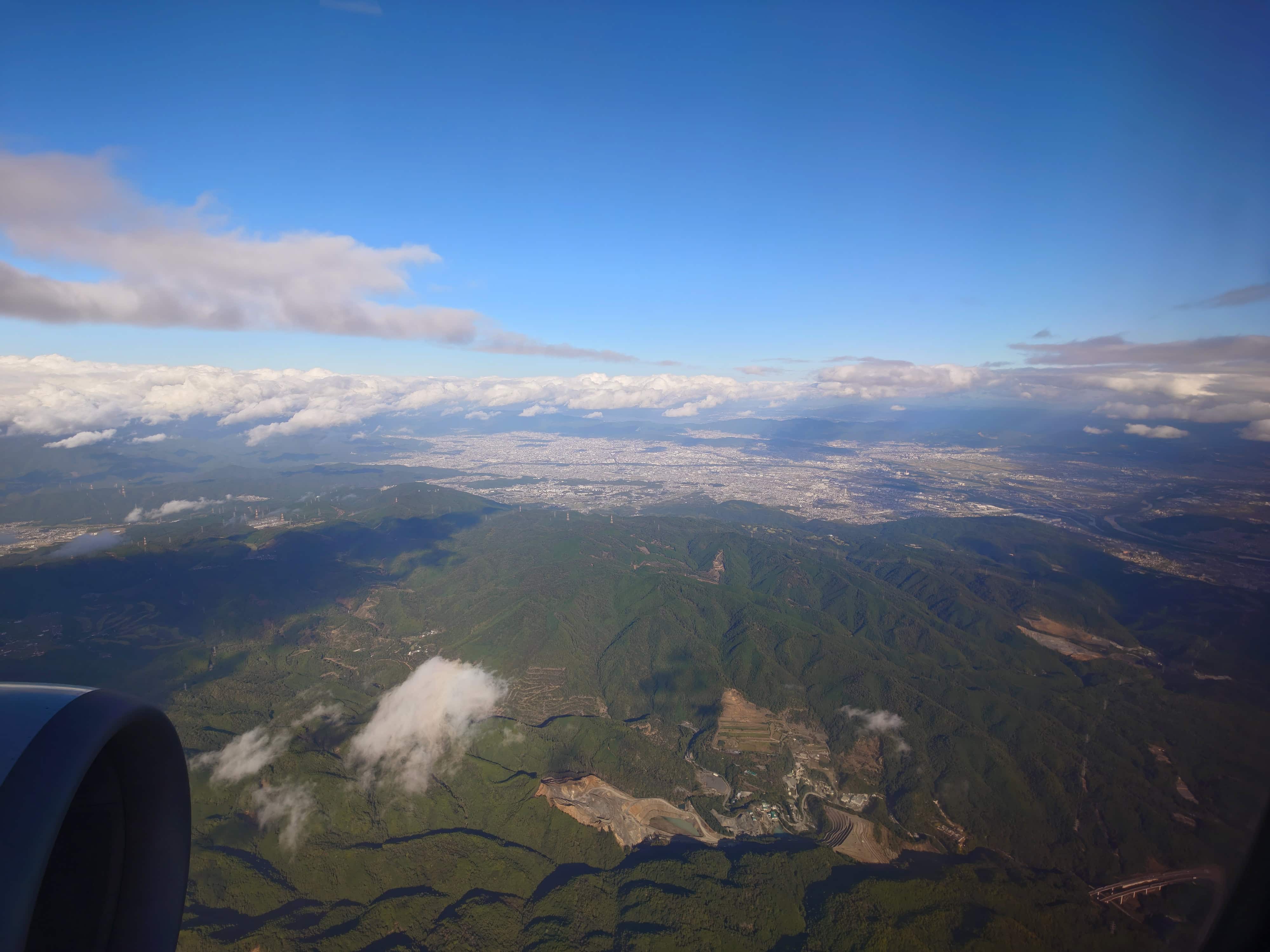 64.エンジン越しの山
