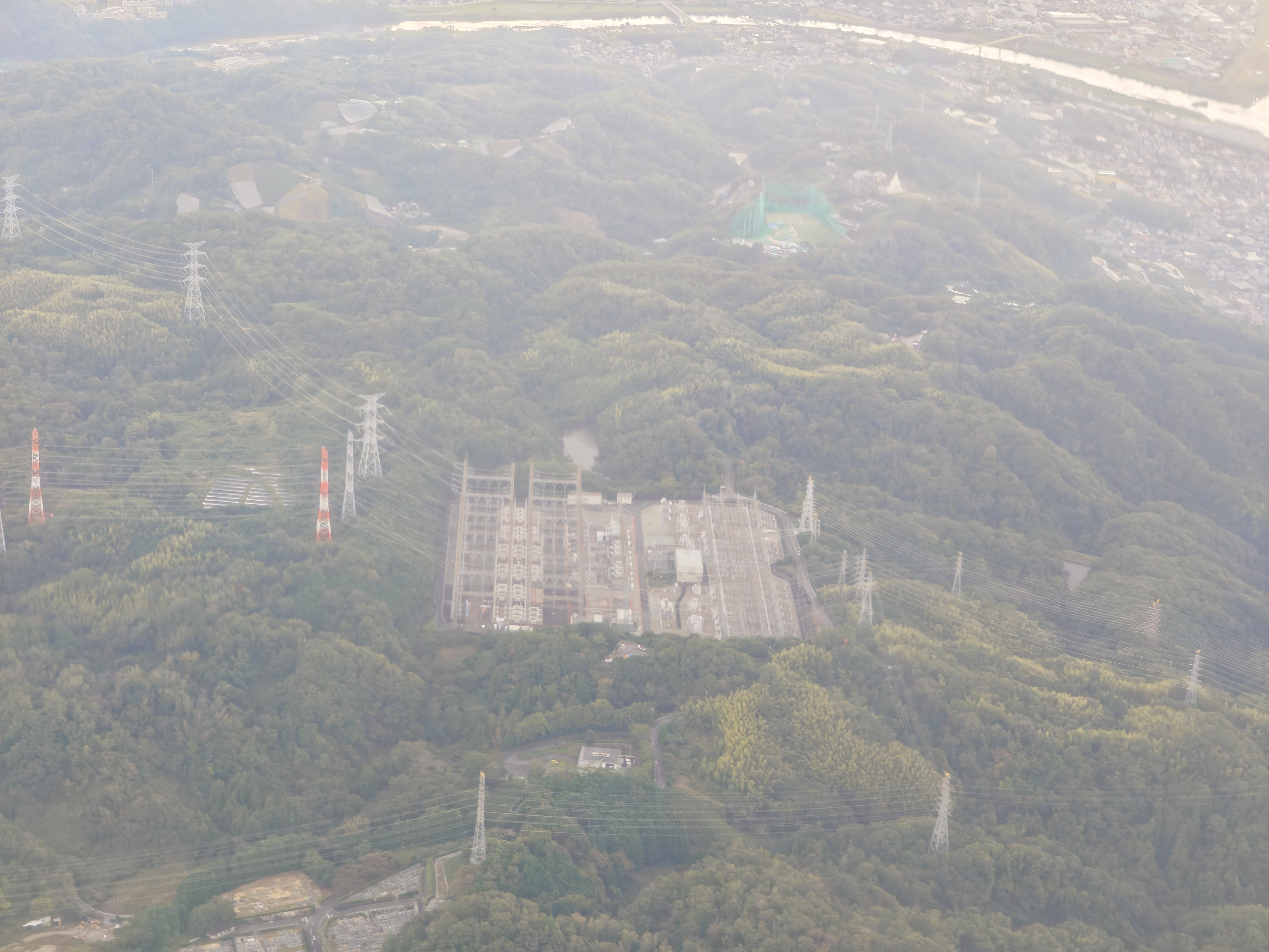 70.山中の変電所