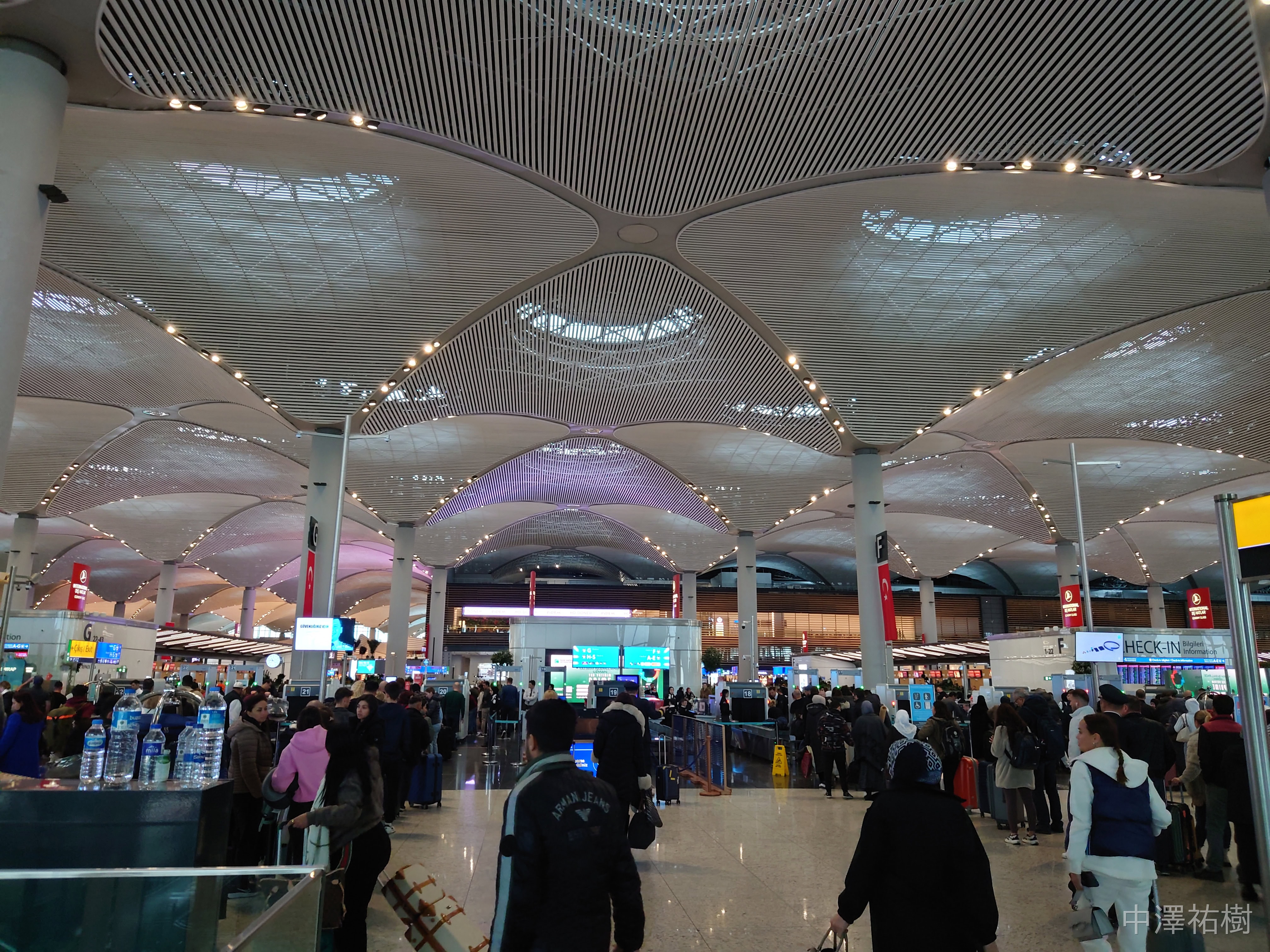 イスタンブール空港の広場