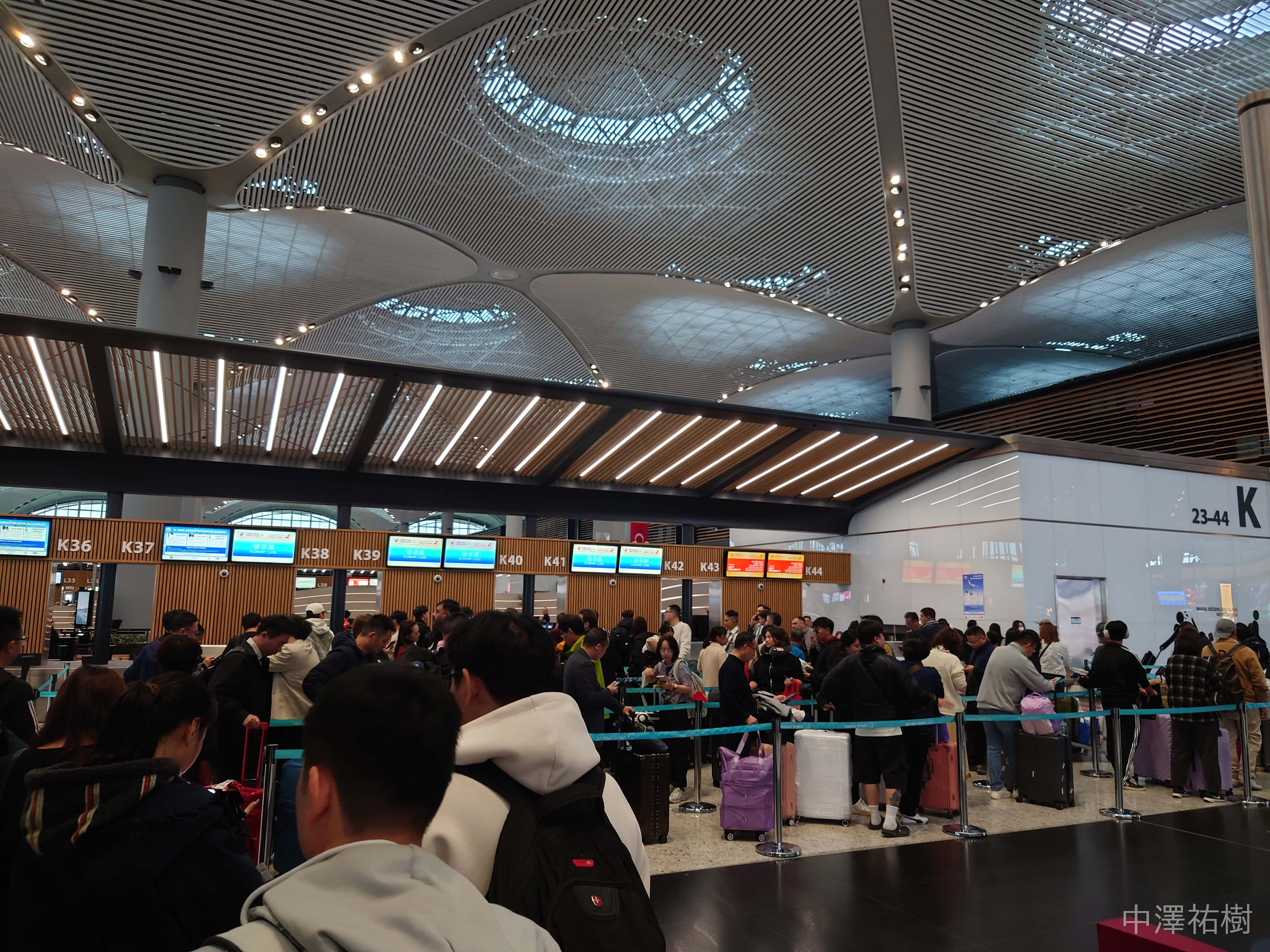 中国東方航空のカウンター