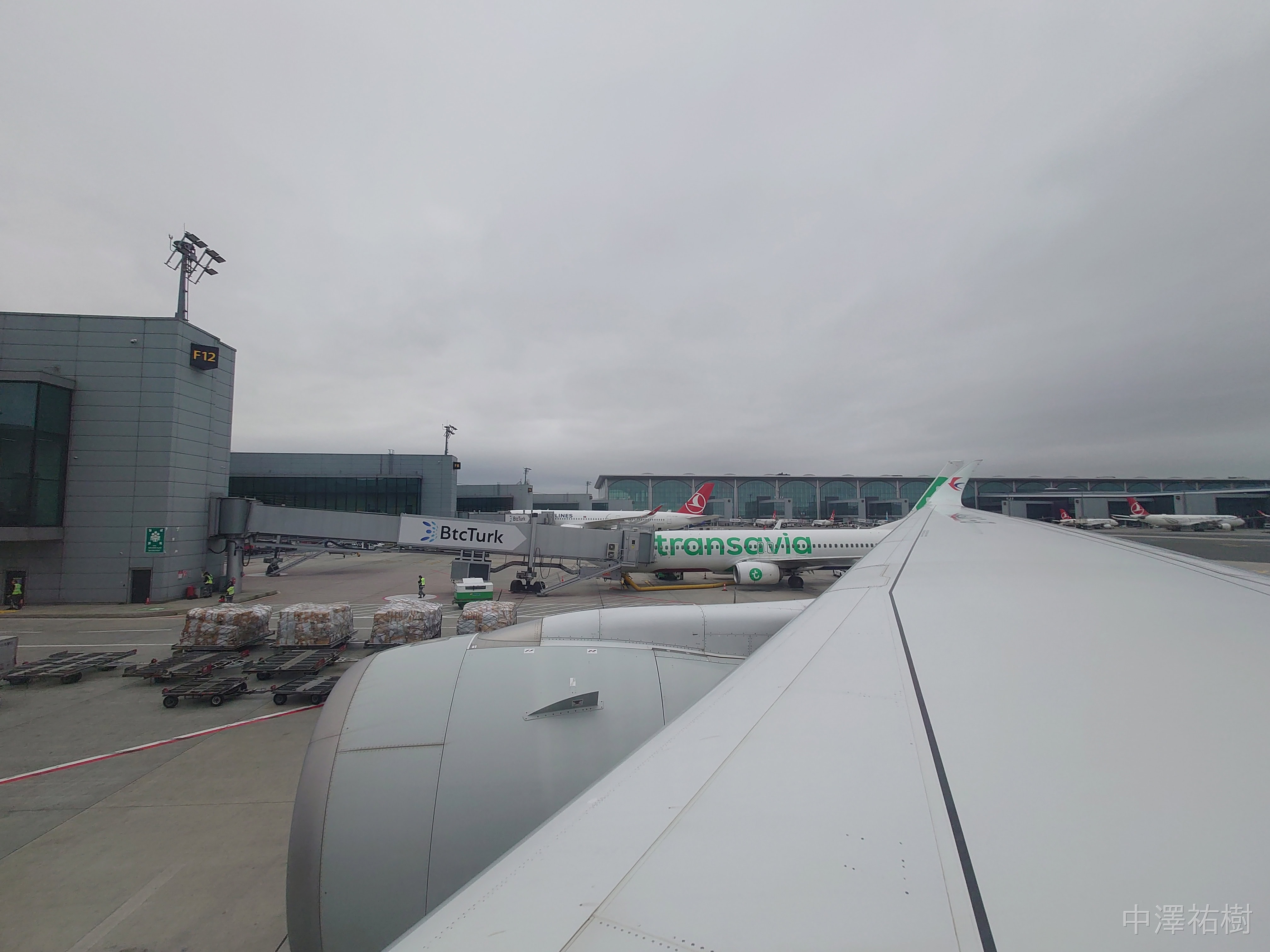 イスタンブール空港の窓からの景色