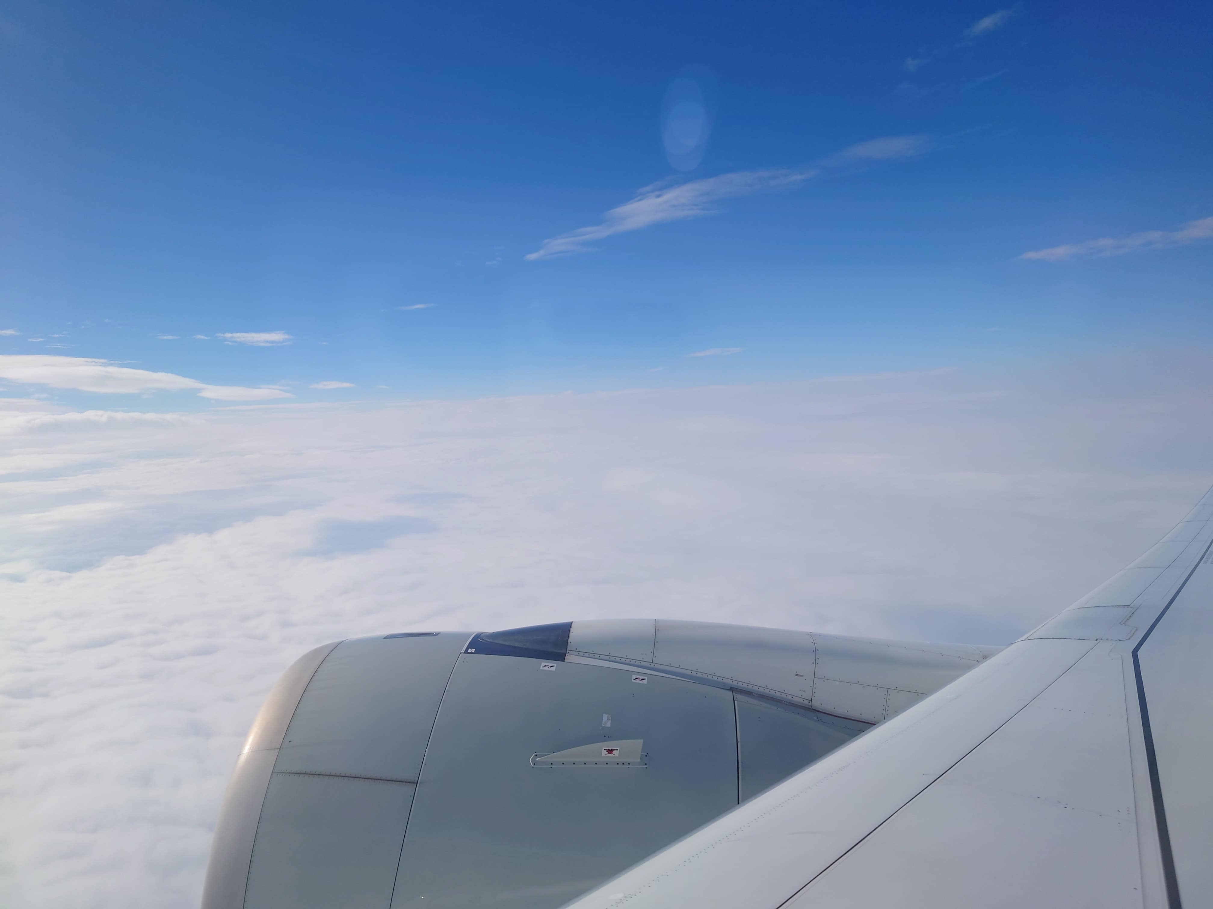 レベルフライトに移行した雲の上