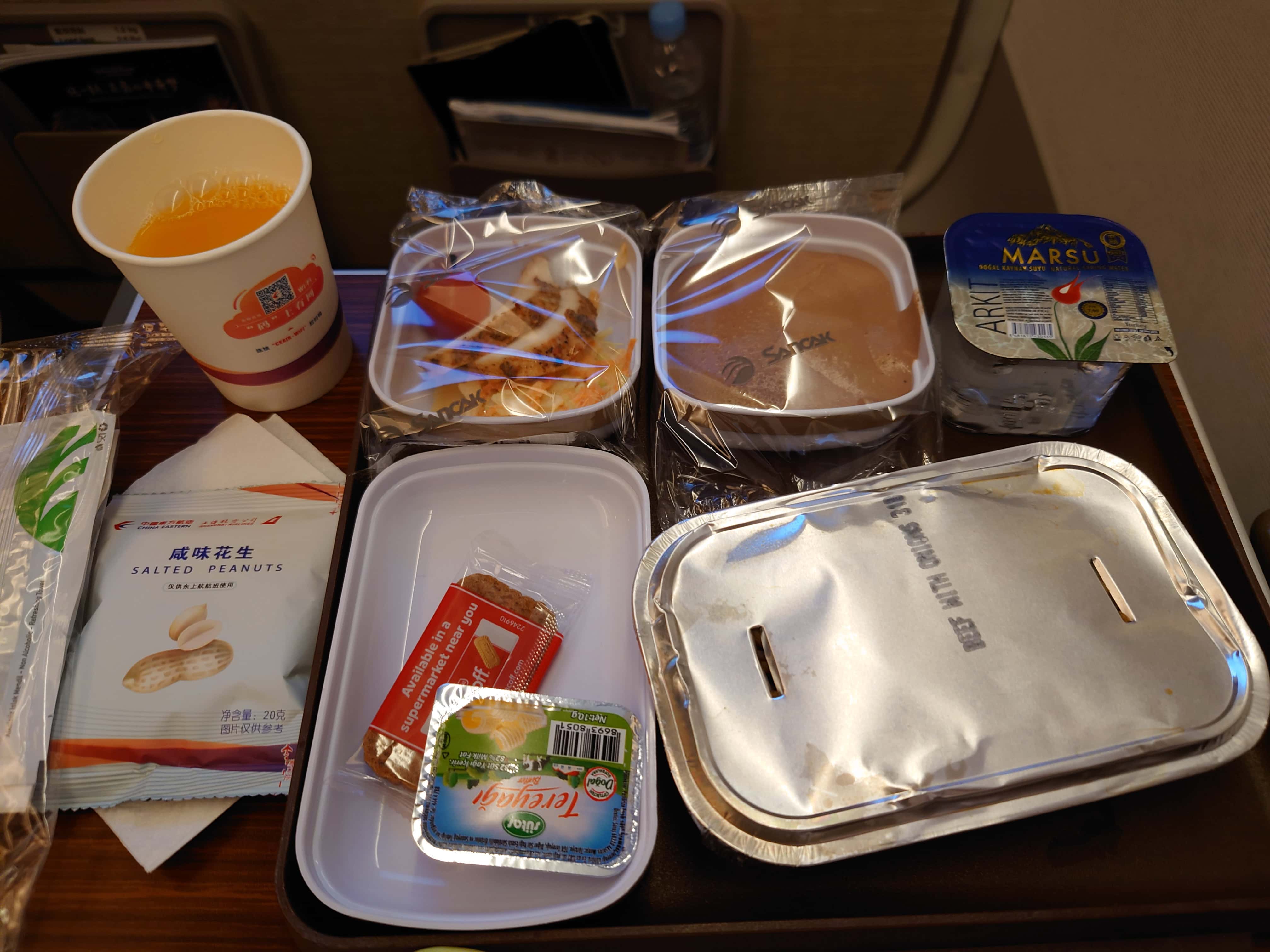 機内食（ポークヌードル）