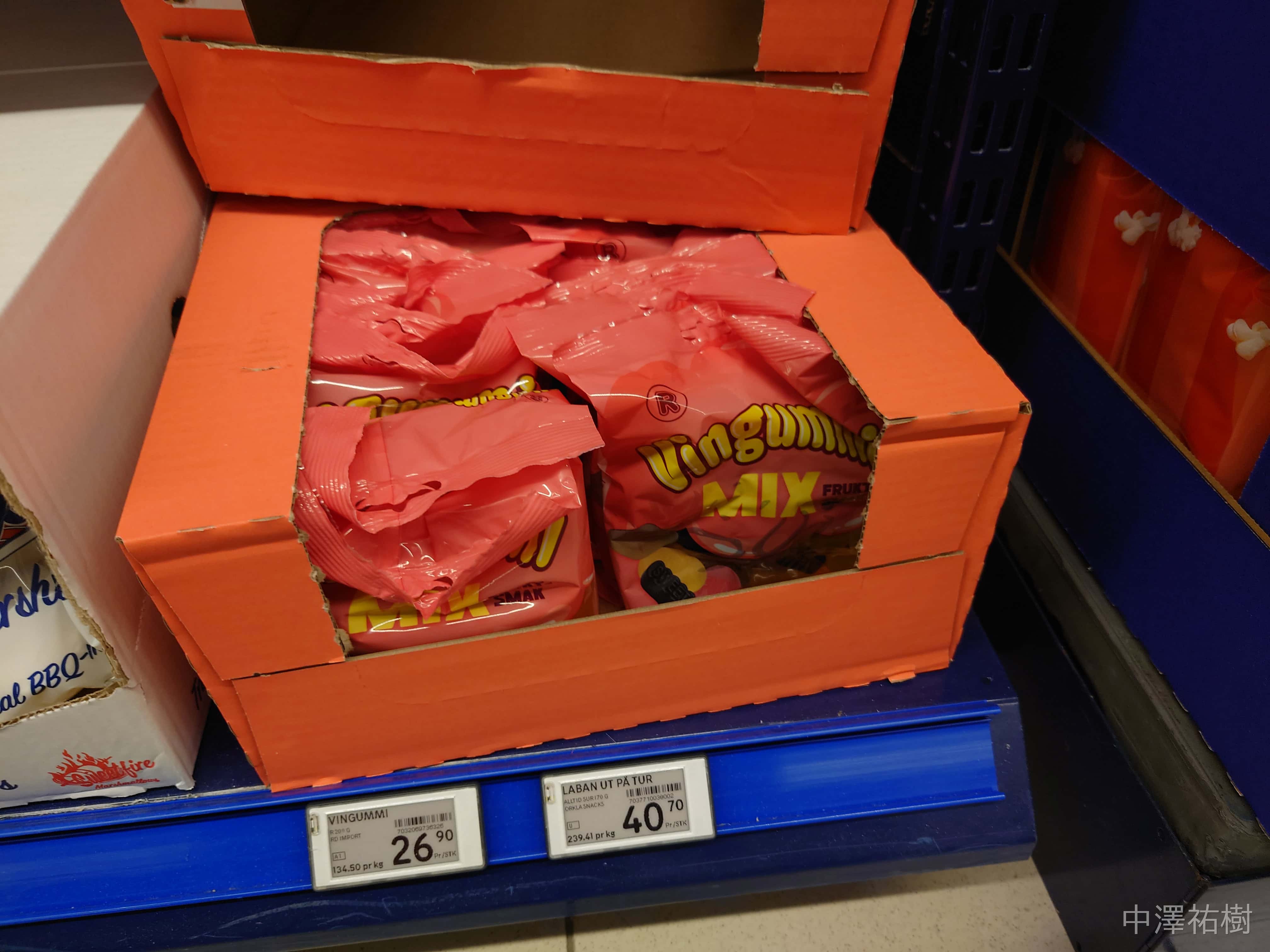 お菓子売り場４