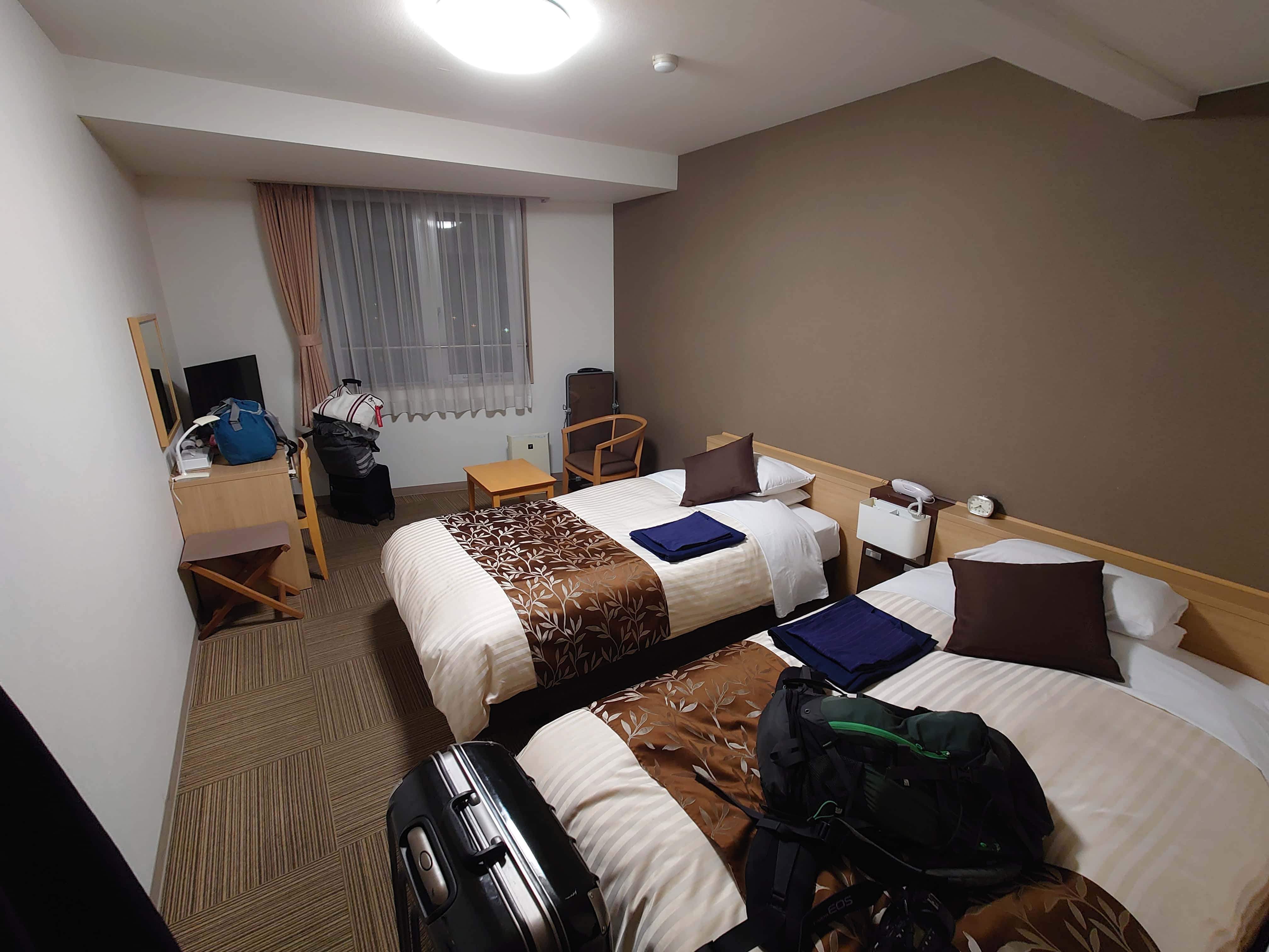 58.ホテルの客室にチェックイン