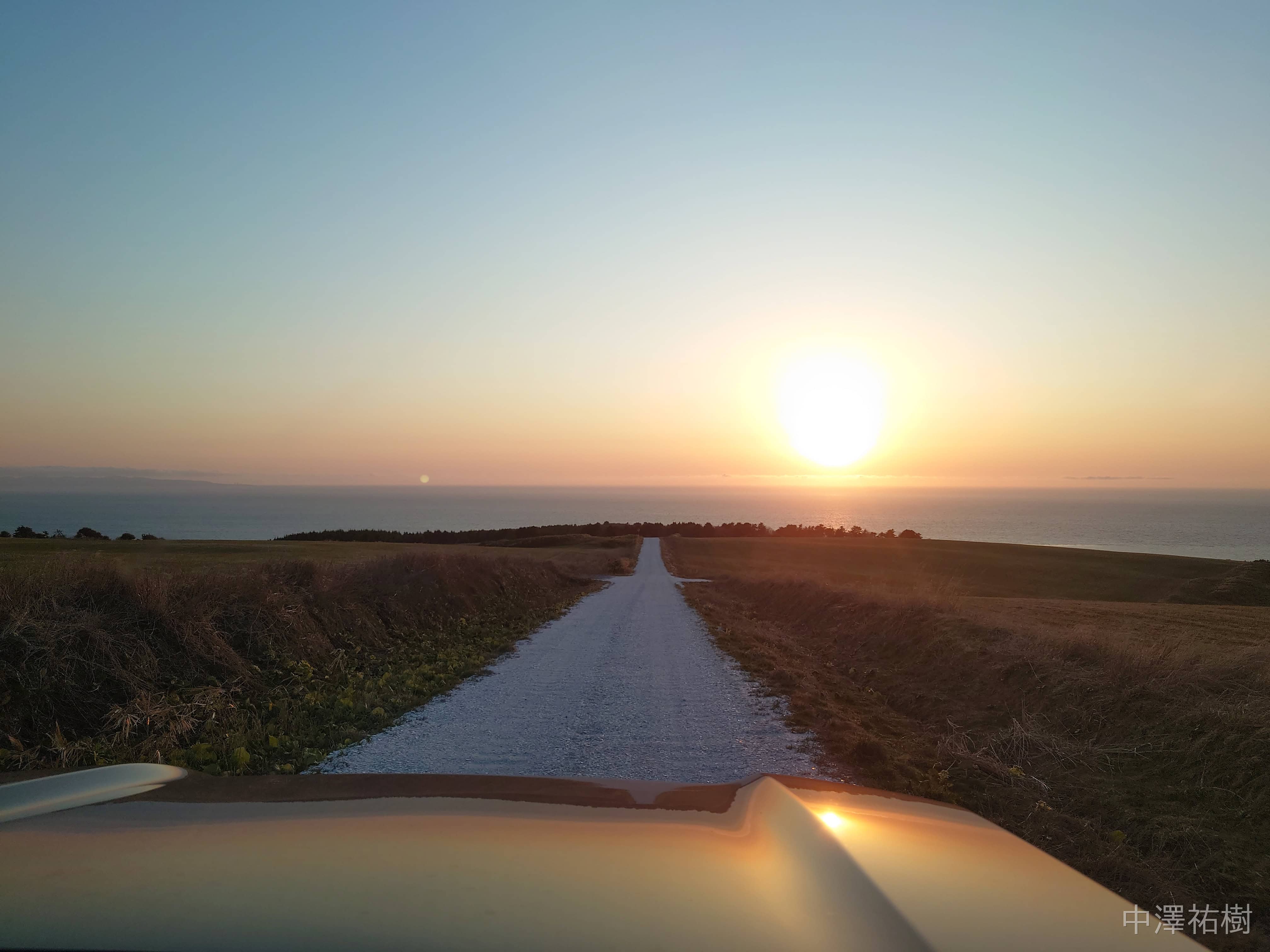 209.白い道（貝殻ロード）・夕日に向かう砂利道（Xperia）