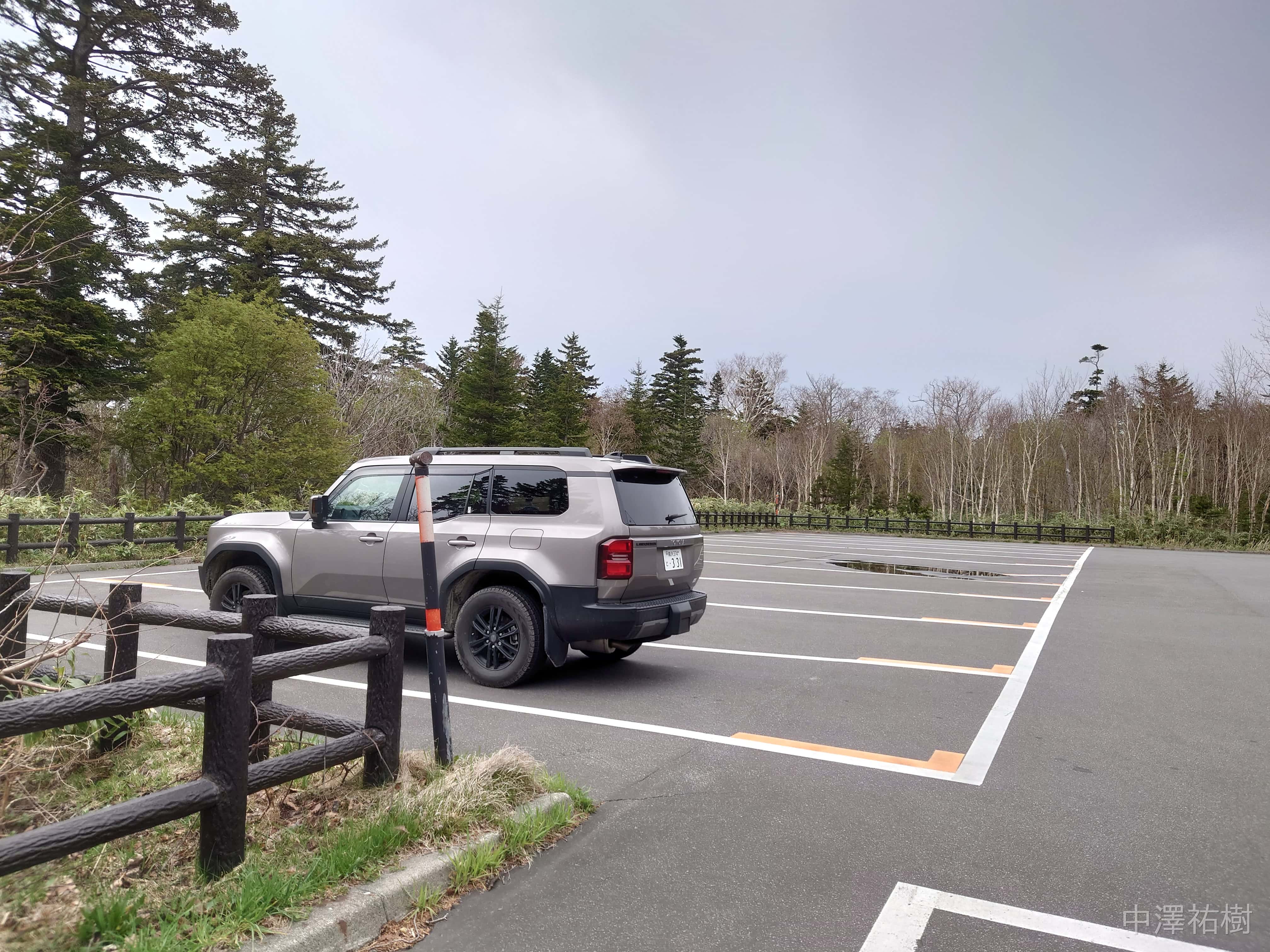 117.車が停車している駐車場