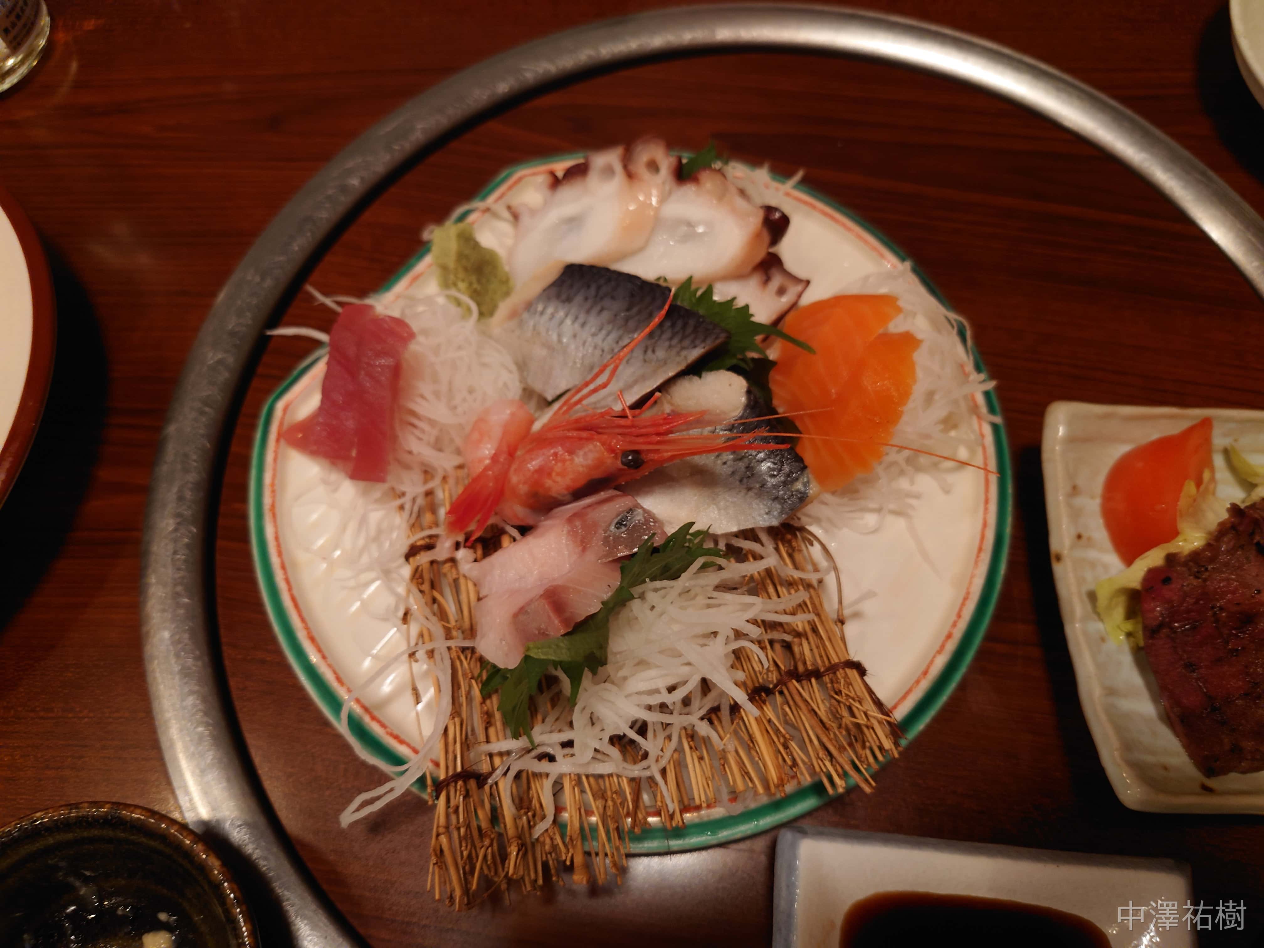 149.海鮮丼とサーモンの盛り合わせ