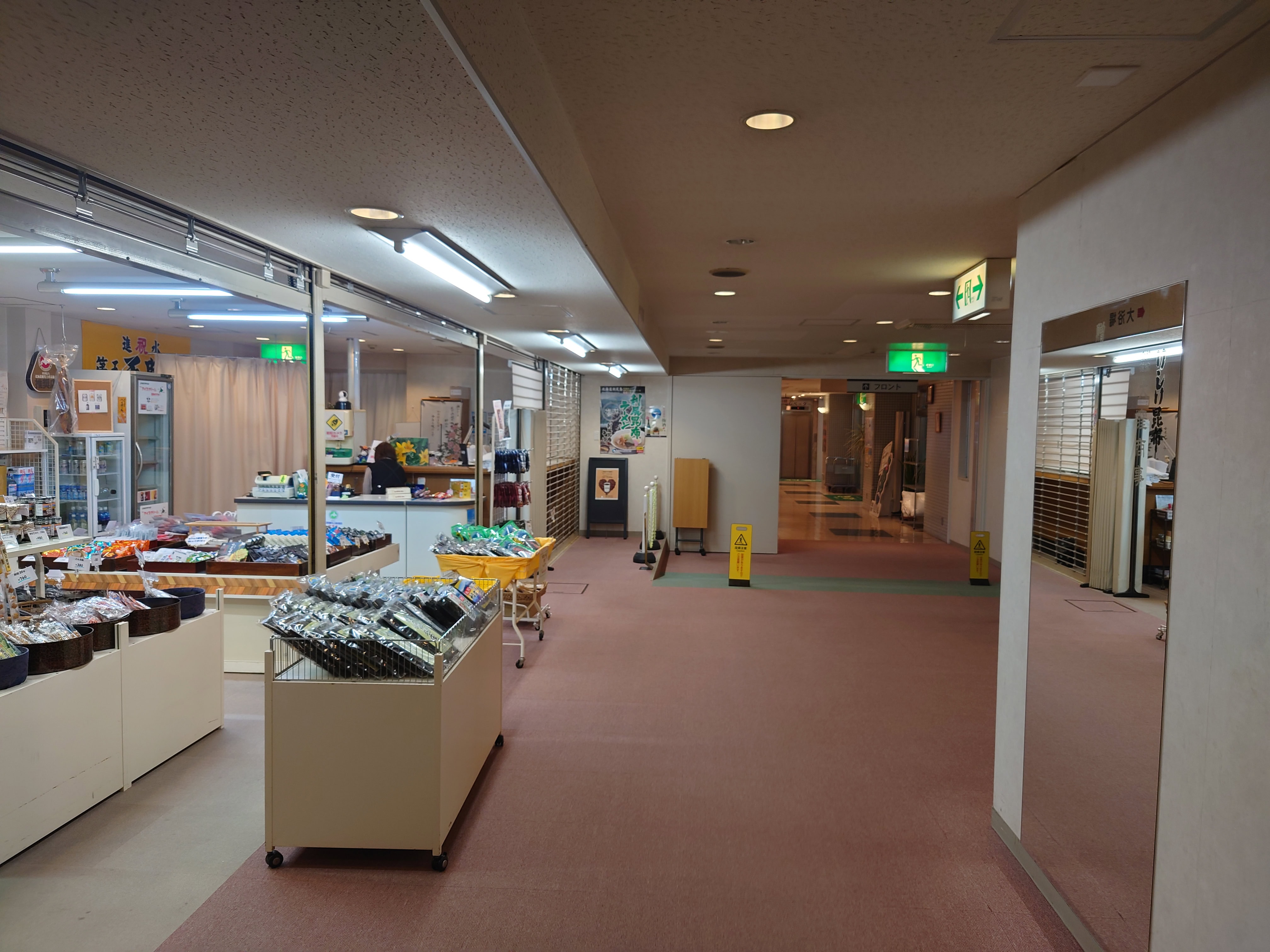 59.町営ホテル利尻・売店と廊下