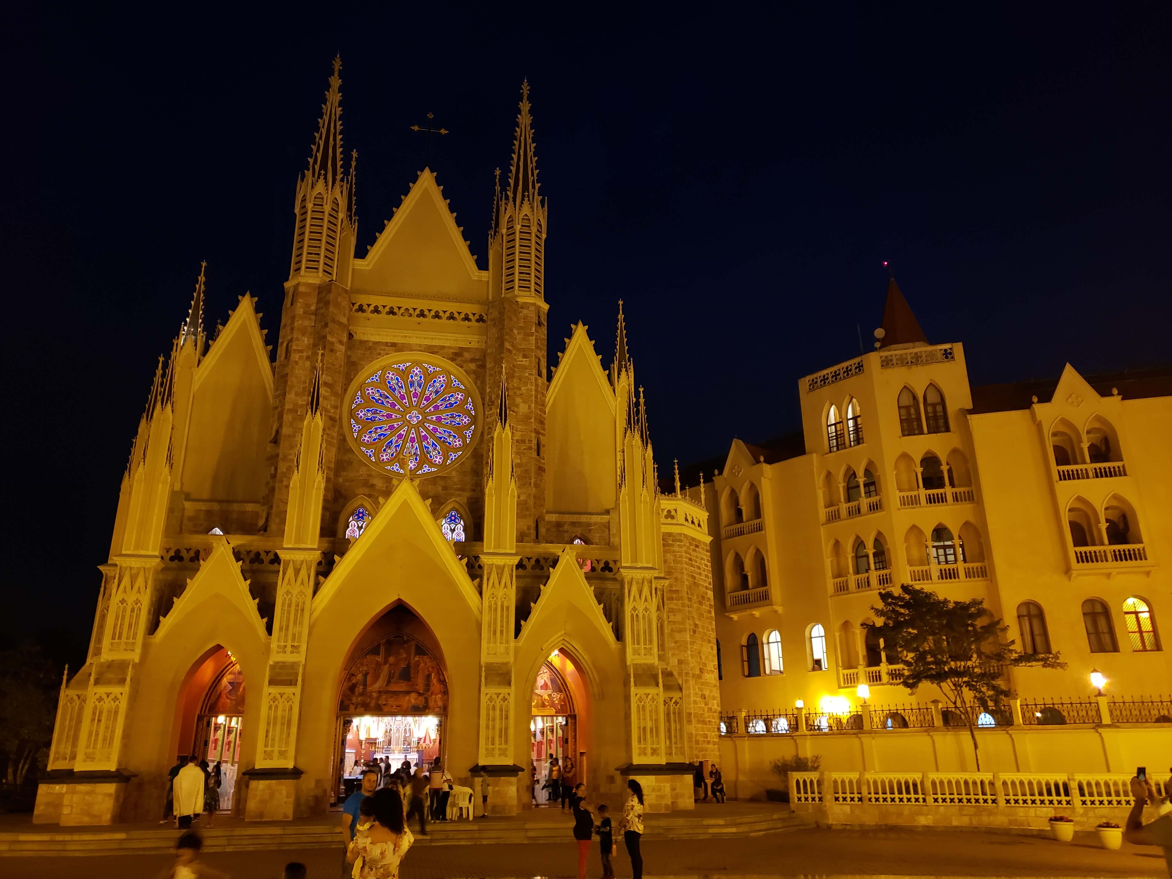 Vista noturna da Igreja
