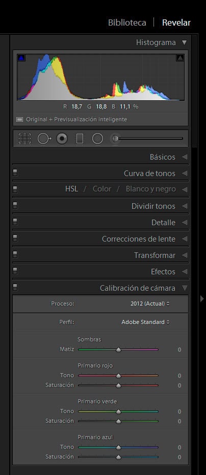 Interfaz de la pestaña calibración de cámara de Lightroom