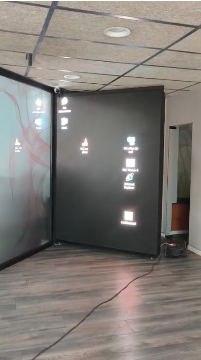 Pantalla LED modular P3.84 con 12 paneles de 60x60 cm y estructura metálica