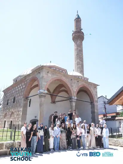 Upoznajući grad iz drugačije perspektive: Polaznici BYS-a na edukativnoj šetnji kroz Novi Pazar