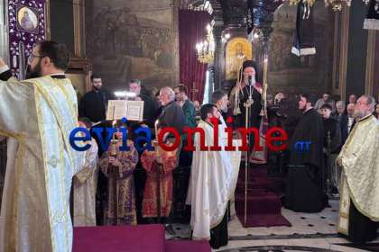 Αποκαθήλωση στο Ιερό Ναό του Αγίου Νικολάου χοροστατούντος του Σεβασμιωτάτου Ποιμενάρχου μας Μητροπολίτη κ. Χρυσοστόμου