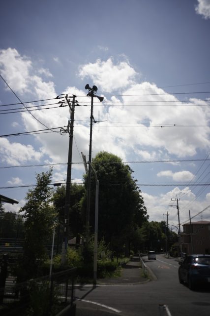 Carl Zeiss G Biogon 28mm f2.8 作例 青空と白い雲と公園の木々