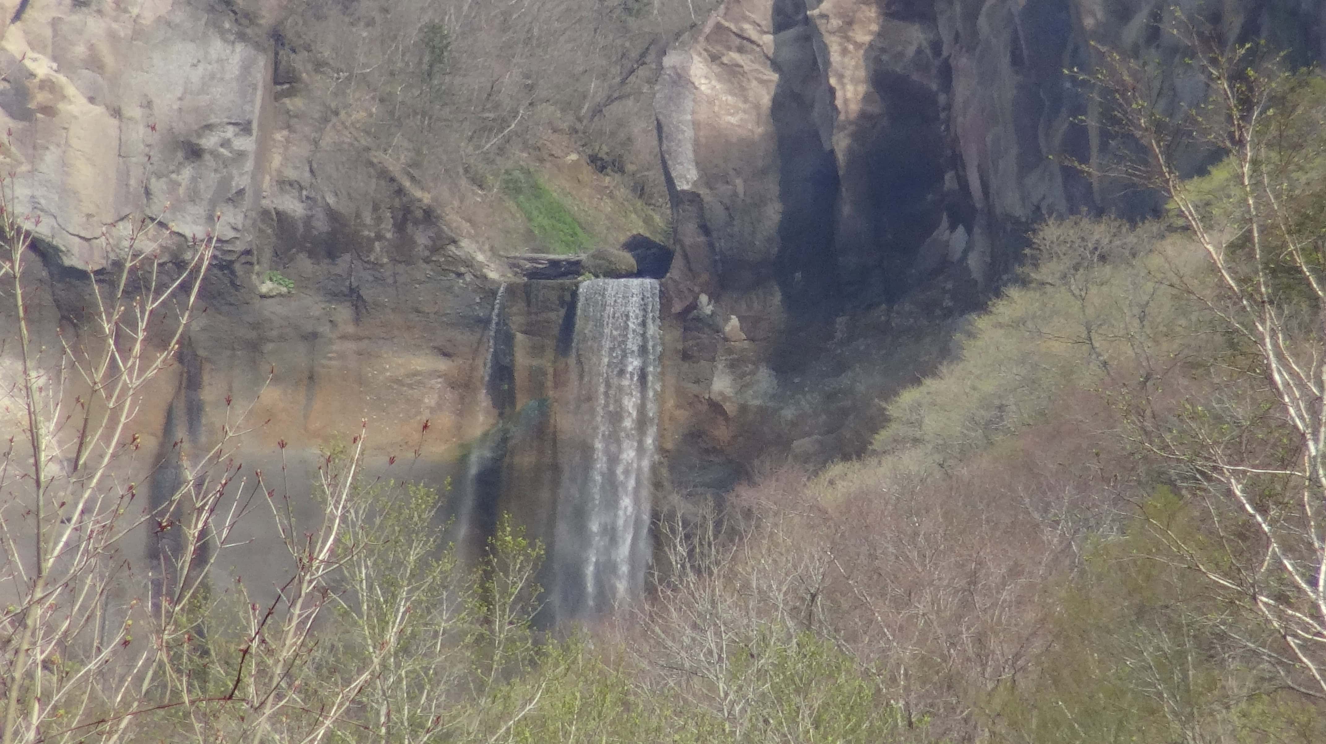 インクラの滝に架かる虹