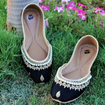 Black Pearls Khussa