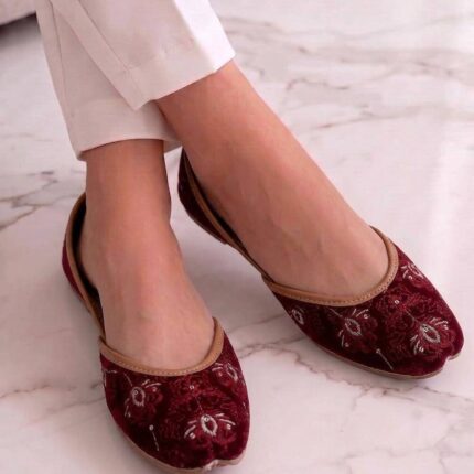 Classic Hand-Embroidered Maroon Velvet jutti 2551