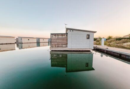 Les Îlots de Gruissan LodgeBoats