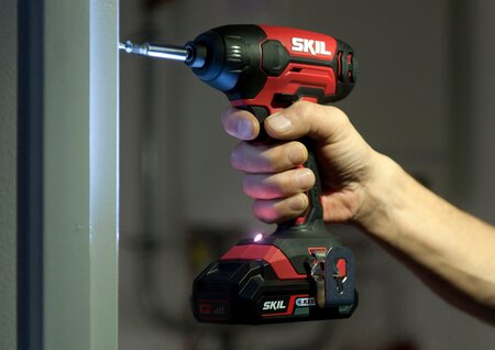 SKIL 3210 AA Комплект Акумулаторен ударен гайковерт, 1 бр. батерия и 1 бр. зарядно устройство, червен-черен - 3