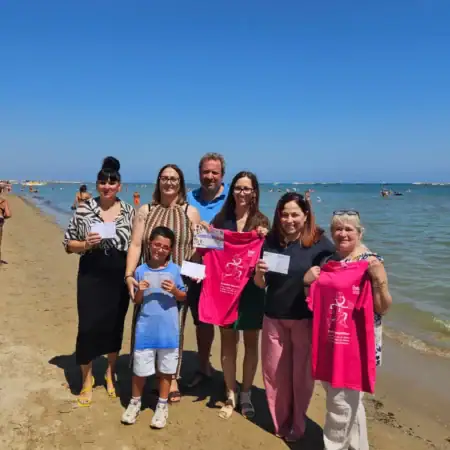 Presentazione Della Lotteria Solidale Diabete Beach 2026 Al Bagno Conti 39 Di Cesenatico Con I Volontari E I Rappresentanti Di Diabete Romagna