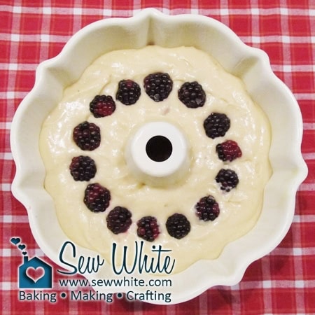 A ring of blackberries hidden in the Christmas Apple and Cinnamon Bundt