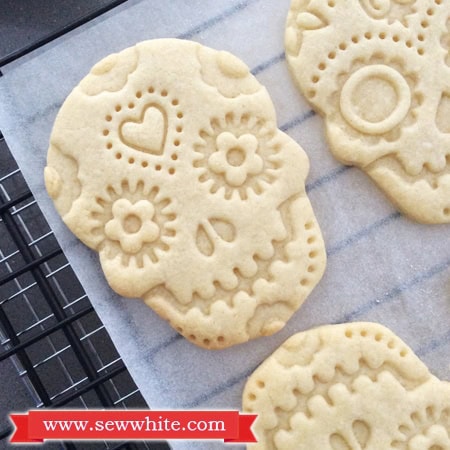 the finished Day of the Dead biscuits made with my basic vanilla bsicuit recipe