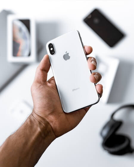 How-to-Troubleshoot-and-Fix-iPhone-or-iPad-Issue-Stuck-or-Frozen-on-Black-Screen-with-Apple-Logo