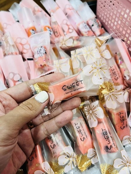 Kẹo Hạnh Phúc Nougat Dâu 300gr Kẹo Hạnh Phúc Nougat Dâu 300gr