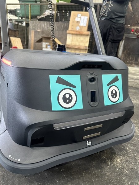 新スタッフのAIお掃除ロボット「PUDU MT1（サンちゃん）」を導入しま