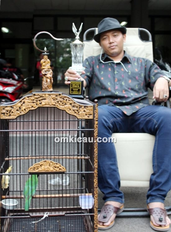 Yogi Naga Hitam dan cucak hijau Tegar