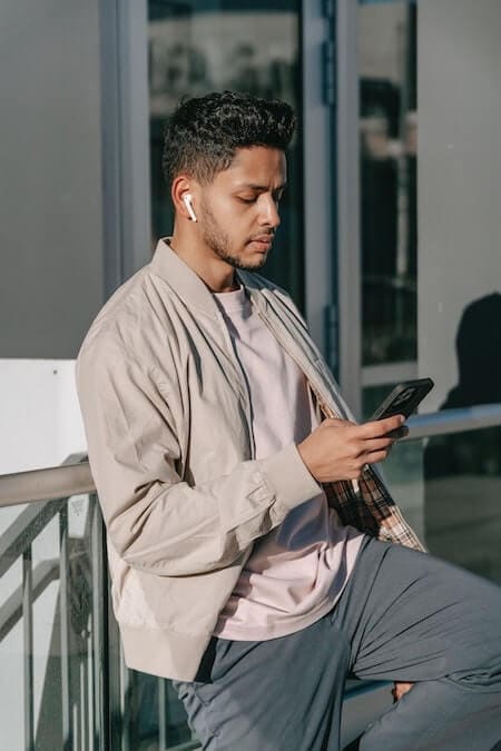 How-to-Troubleshoot-and-Fix-Microphone-or-Audio-Not-Working-No-Sound-Problem-on-Clubhouse-App-for-iOS-or-Android