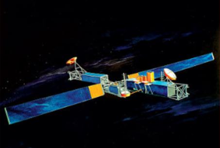 Ένας δορυφόρος γύρω απ’ το δικό μας δορυφόρο…