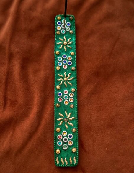 Porte-Encens Indien Artisanal en Bois Vert - Décoré 26 cm