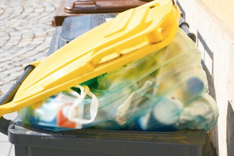 gelbe Tonne voll gefüllt