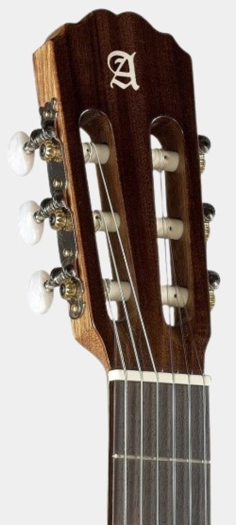 Présentation tête et manche de la guitare Classique Alhambra 1C HT