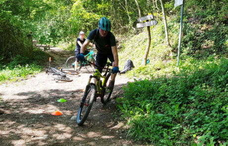 MTB Teilnehmer beim Fahrtechniktraining on Tour