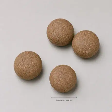 Pienso Amanova Puppy Medium de pollo para cachorros de raza mediana, detalle de la croqueta