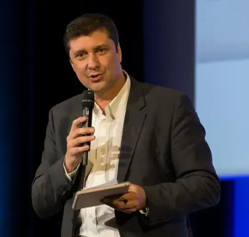 Yann Fernandez, animateur journaliste corporate, portrait éditorial