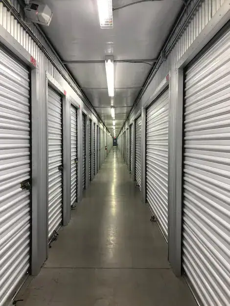 Prima Pavimenti industriali per deposito temporaneo e levigatura e lucidatura Prima Polishing Fast System nei corridoi