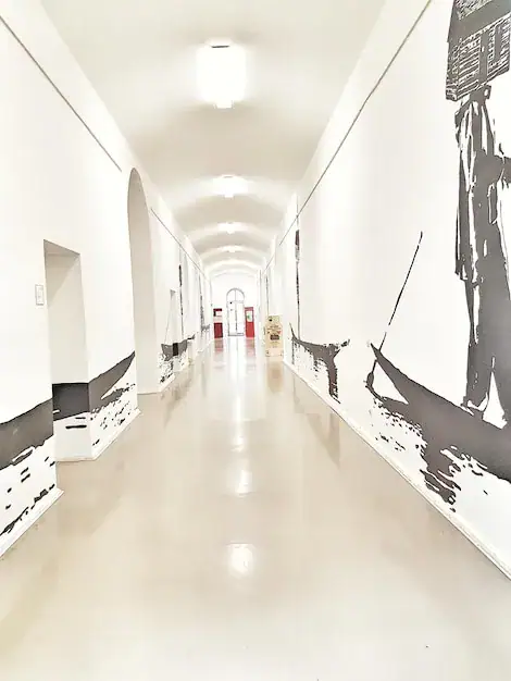 Spazi di servizio museo: pavimento in resina corridoio sale catalogazione e laboratori