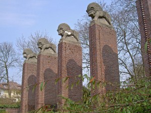 800px-Darmstadt-Loewentor