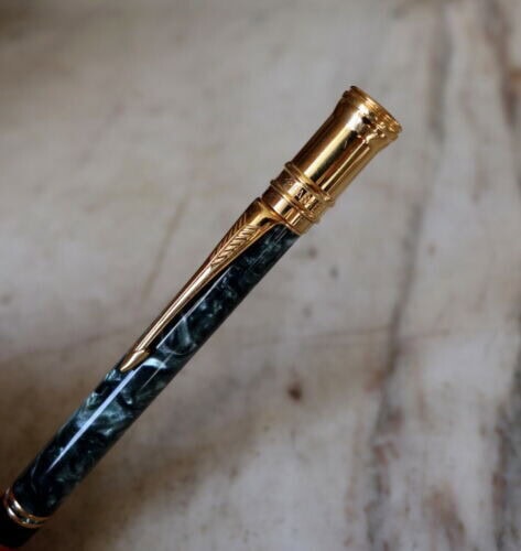 Stylo Bille Parker Duofold en Résine Vert Marbré & Plaqué Or 18 Carats