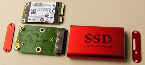 Eine SSD mit externem Gehäuse (Foto: Ralf Roletschek / roletschek.at via Wikimedia - siehe Bildnachweis unten)